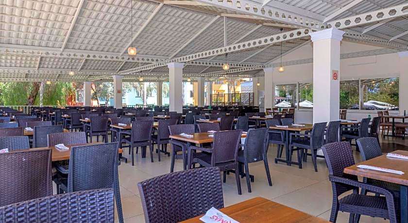 ARMAS GREEN FUGLA BEACH