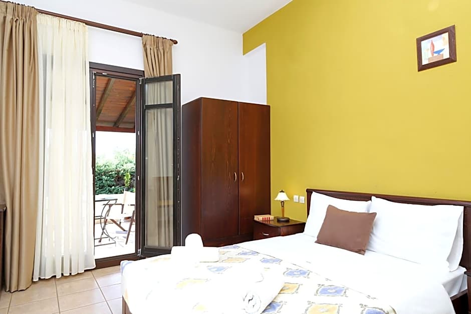 Palirria Hotel & Studios