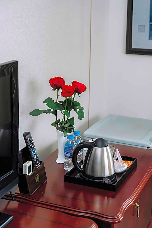 Classic Hoang Long Hotel