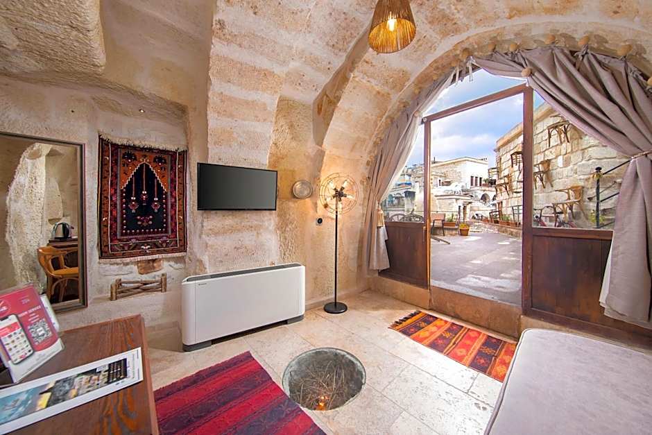 Cappa Via Cave Hotel