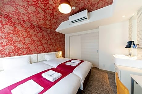 Hollywood Twin Room Non-Smoking