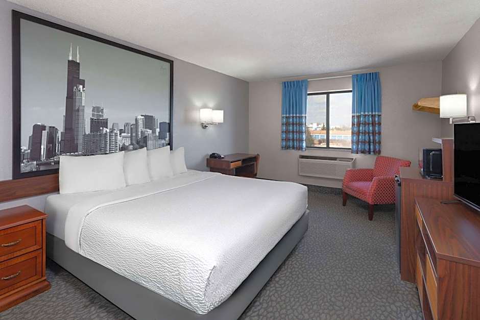 Super 8 by Wyndham Romeoville Bolingbrook