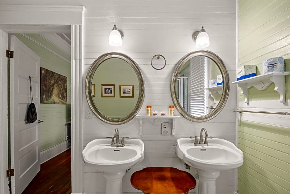 Coombs Inn & Suites, Ascend Hotel Collection