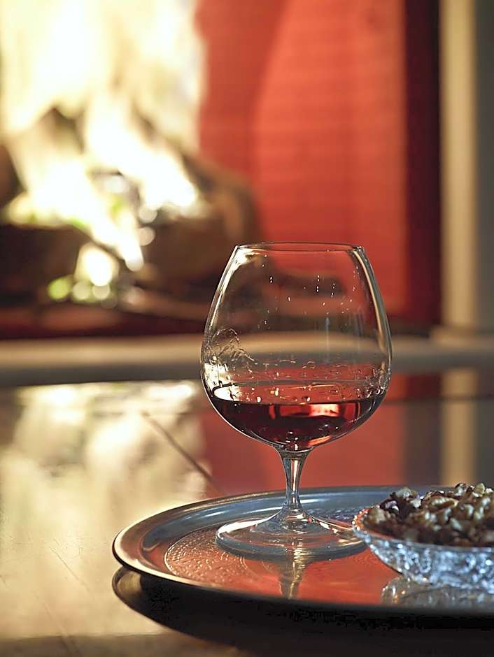 Avantis Suites Hotel