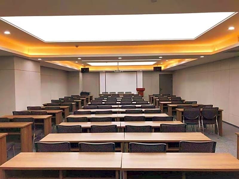 Greentree Eastern Linyi Airport Hotel