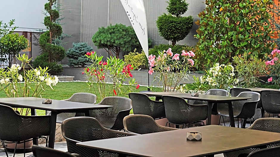 Aniroc Signature Hotel