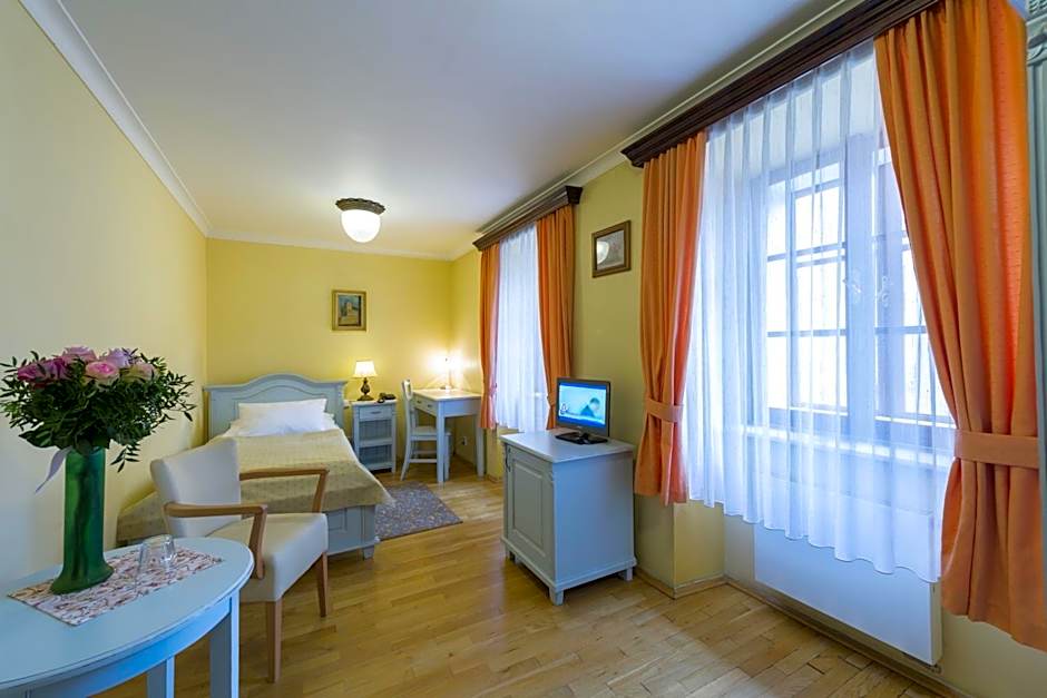 Hotel Cerny Slon