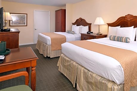 2 QUEEN BEDS,MOBILITY ACCESSIBLE,ROLL IN SHOWER,NSMK,CONTINENTAL BREAKFAST