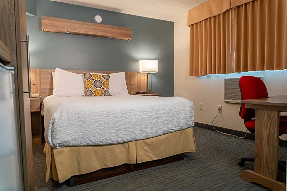 Days Inn & Suites by Wyndham Niagara Falls Centre St. By the Falls