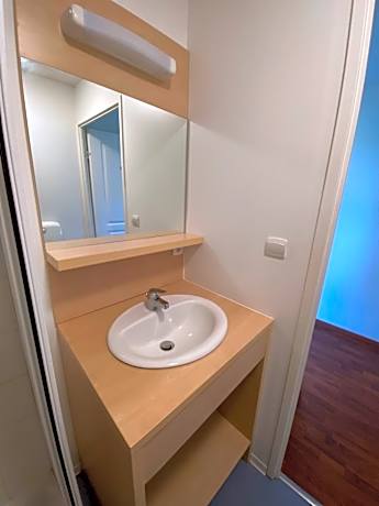 Maisonnette dans village vacances canapé convertible , chambre 1 lit et mezzanine ,draps en plus