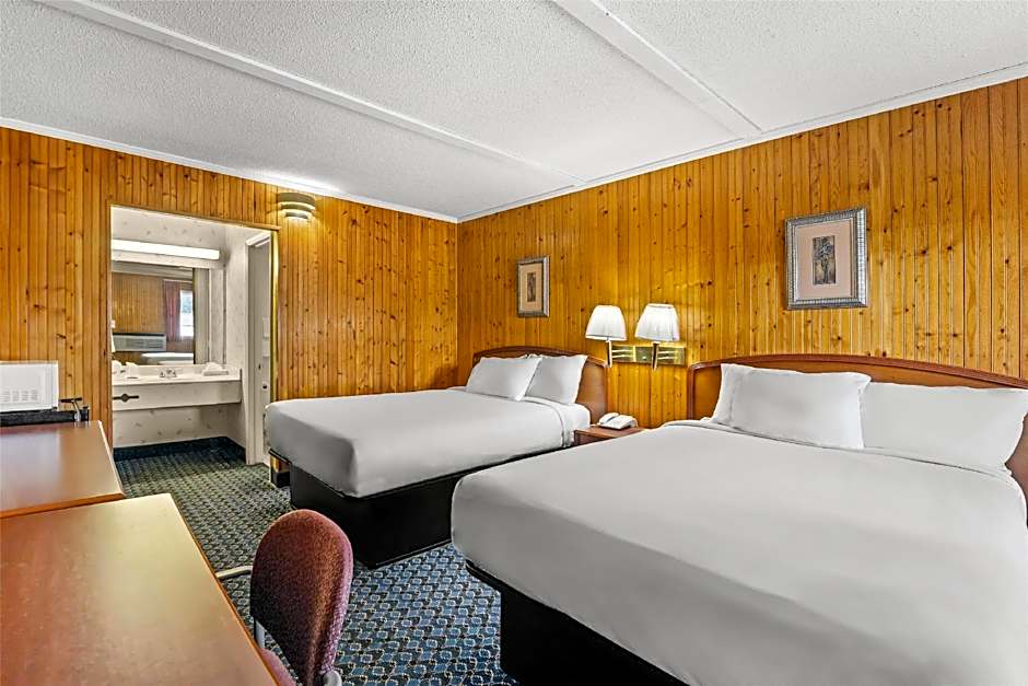 Photo 1 of 6 of 2 Double Beds, Smoking