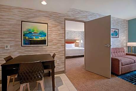 King Suite - Mobility Access/Non-Smoking