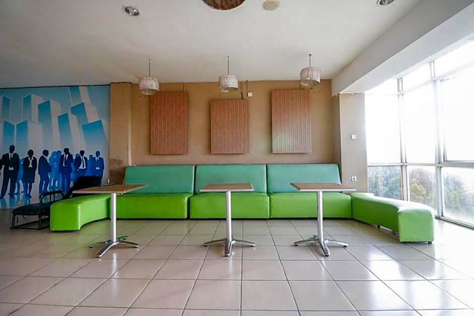 RedDoorz near Terminal Batu Ampar