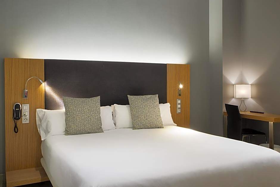 Petit Palace Tres Cruces