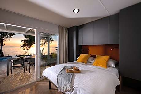 Tamaris Deluxe Holiday Home with pool