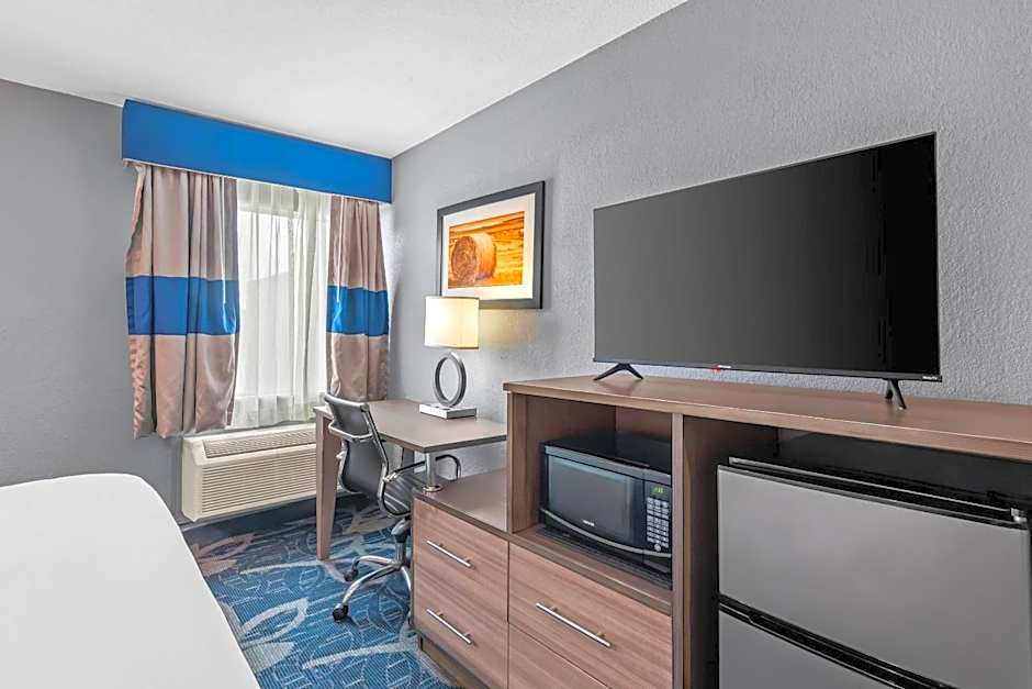Quality Inn Shawnee North I-40