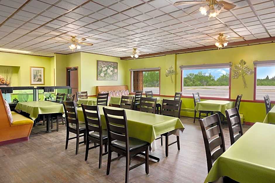 Travelodge by Wyndham Dawson Creek