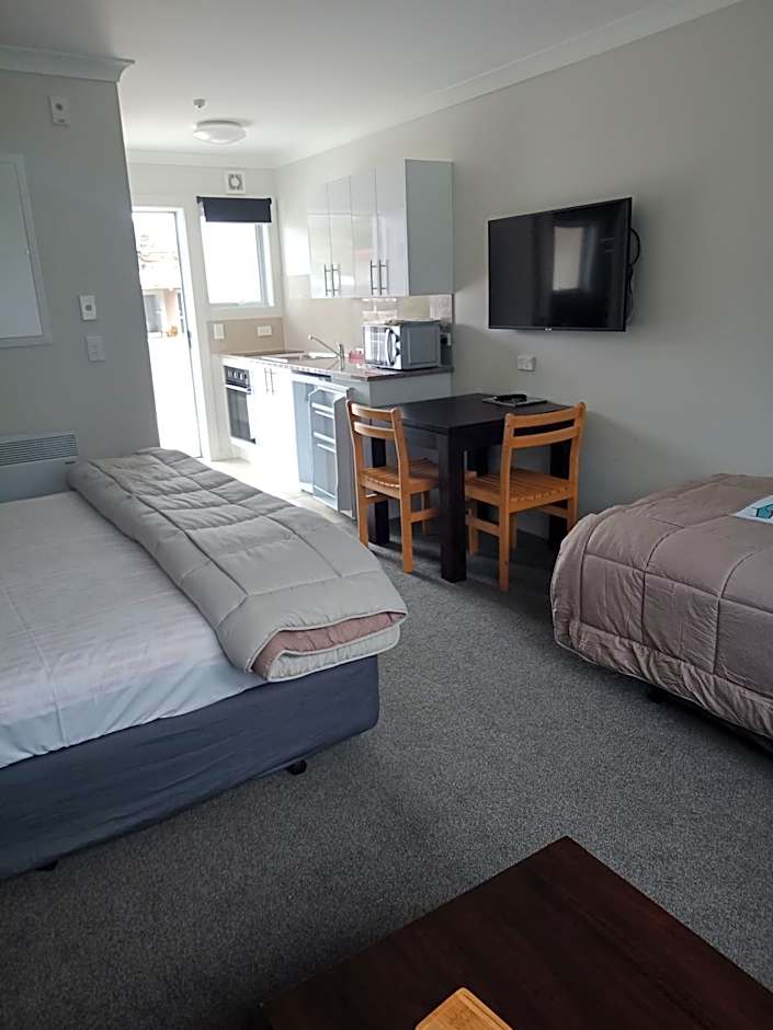 Bayfield Motel and Apartment