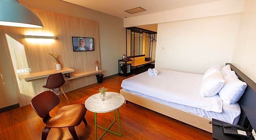 Lee Gardens Plaza Hotel (SHA Extra Plus)