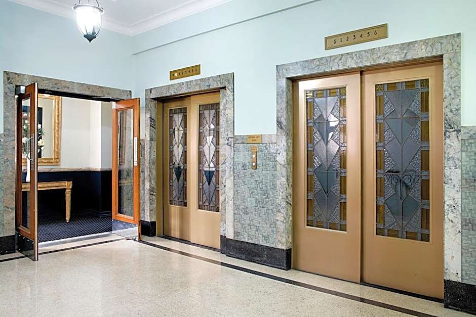 ULTIQA Rothbury Hotel