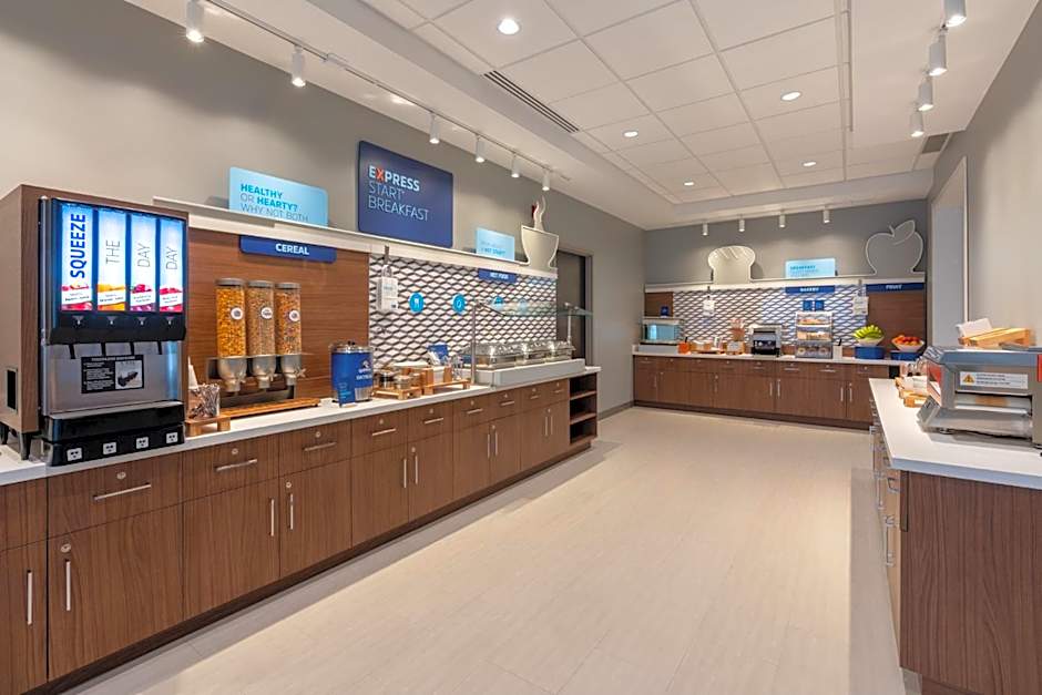 Holiday Inn Express & Suites Vaughan Southwest By IHG