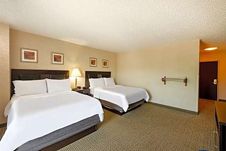 2 Queen Beds Standard Comm Accessible