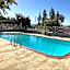 Topper Motel