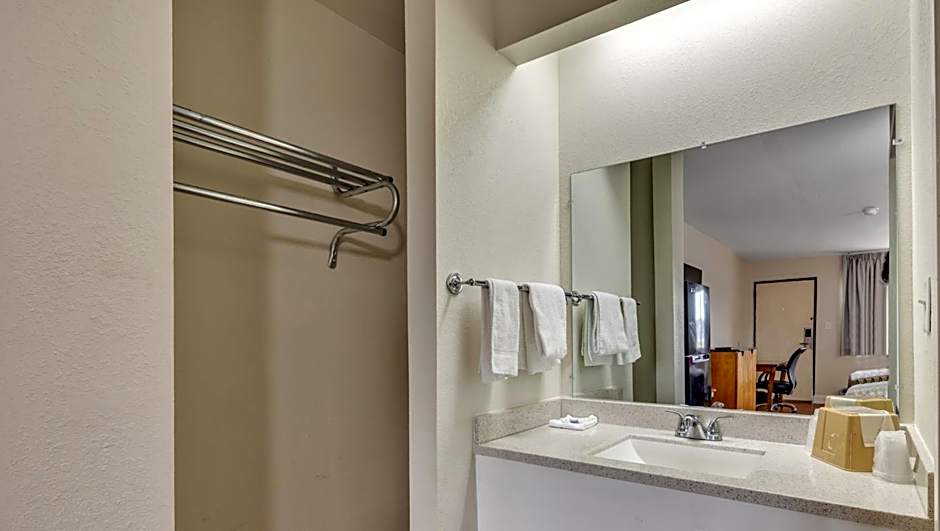 Studios and Suites 4 Less Emporia By Magnuson Worldwide