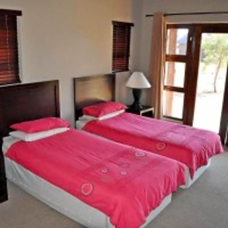 Zebula Golf and Wildlife Estate - Squirrel Pandemonium Pax 12 - Moi Signature Luxury villa