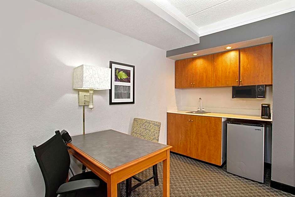 La Quinta Inn & Suites by Wyndham Denver  Golden