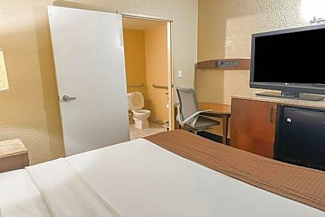 King Bed Accessible Smoking