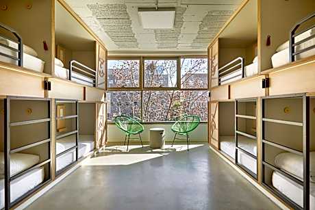 PRIVATE ROOM FOR 8 PEOPLE
