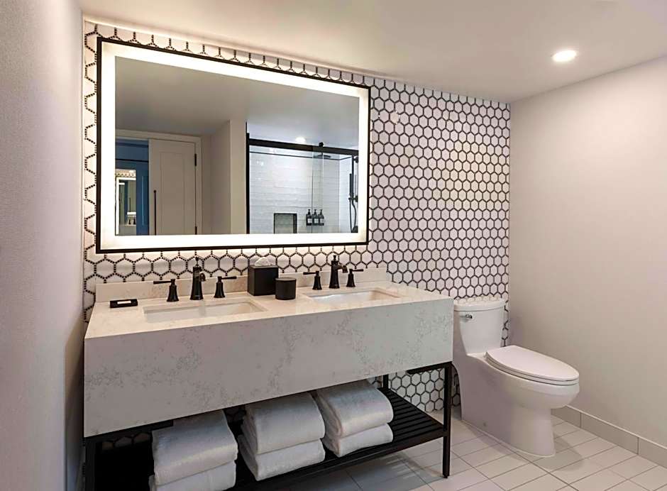 Mills House Charleston, Curio Collection by Hilton