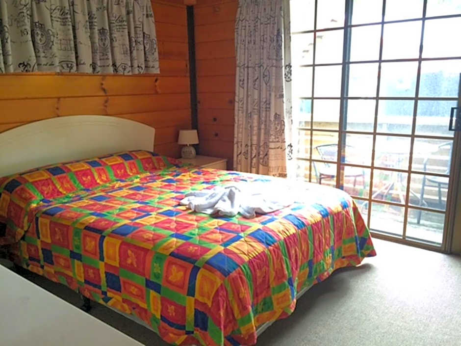 Smugglers Cove Holiday Village