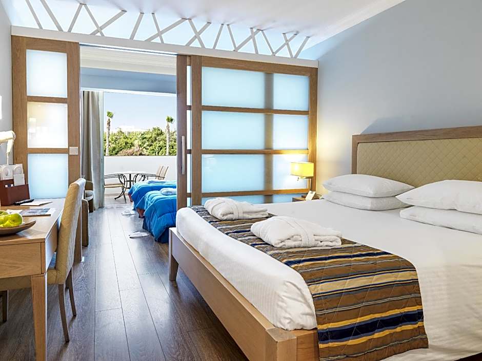 Photo 1 of 5 of Family Junior Suite