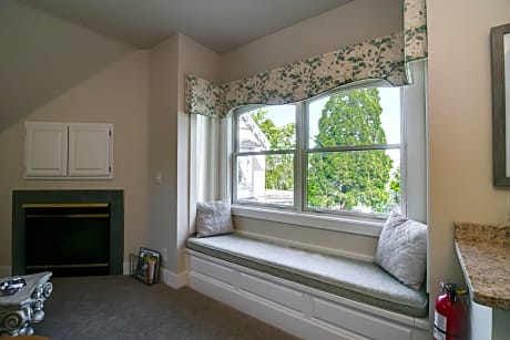 Suite with Garden View