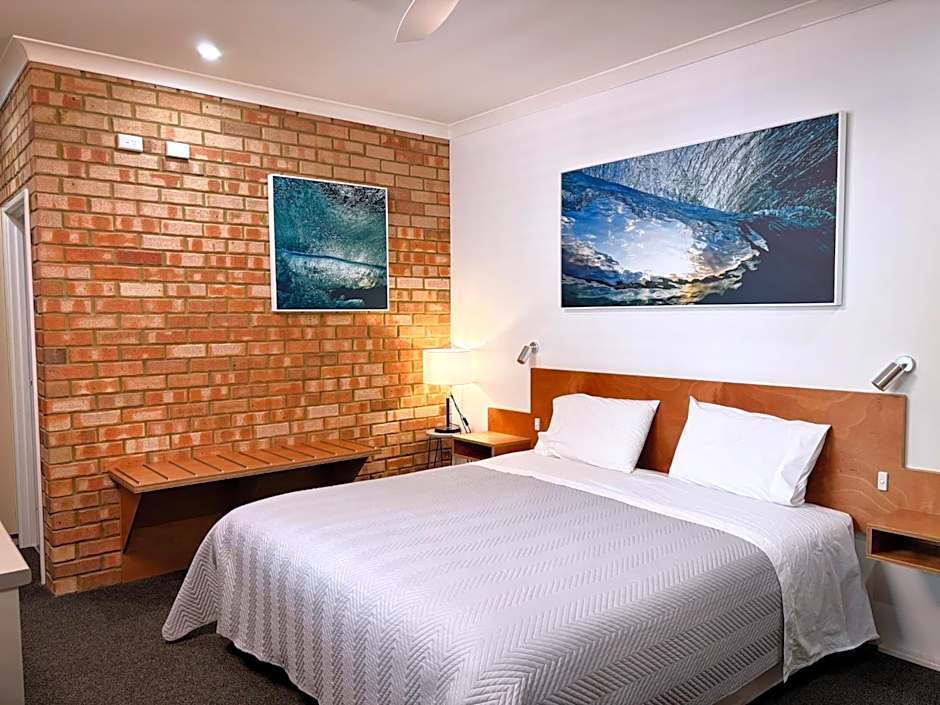 Edge Of The Forest Motel