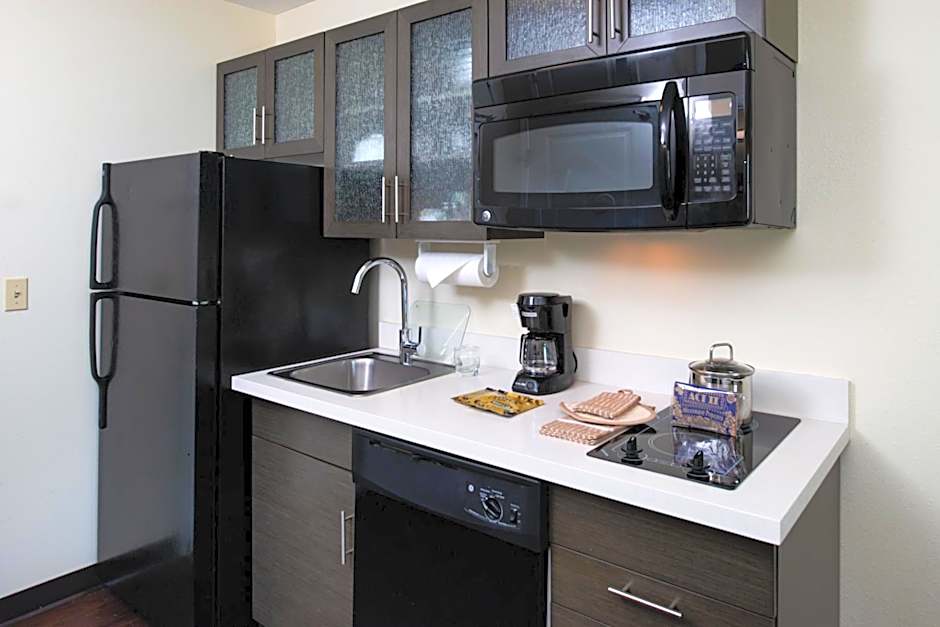 Candlewood Suites Olathe By IHG