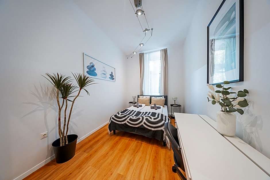 Nice Central City Room