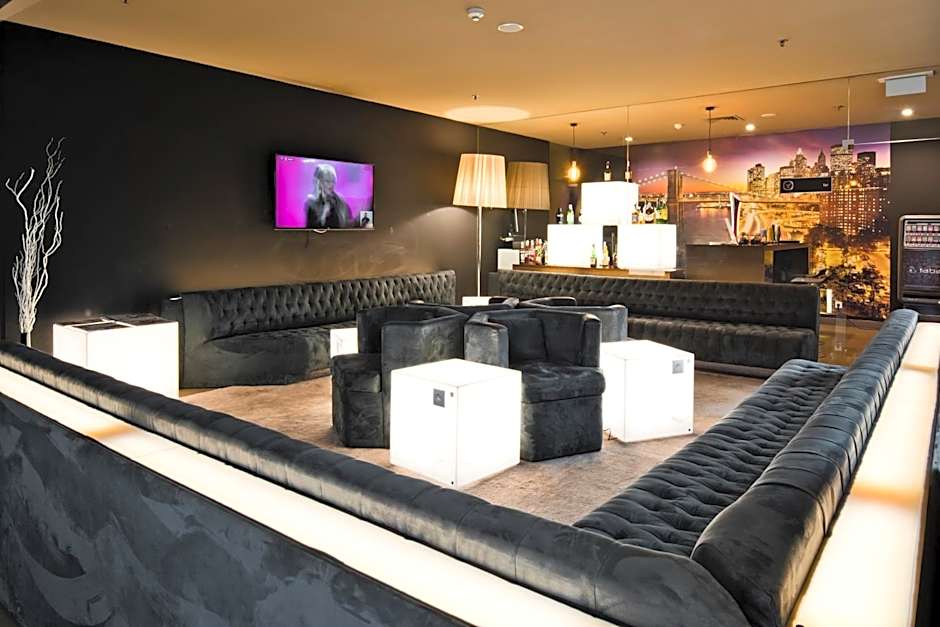 Golden Tulip São João da Madeira Hotel