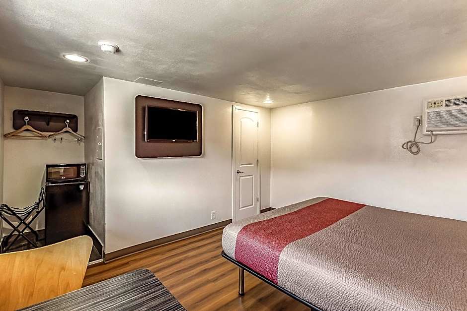 Motel 6 Elizabeth NJ Newark Liberty Intl Airport