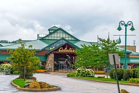Hawthorn Suites by Wyndham Wheeling at The Highlands