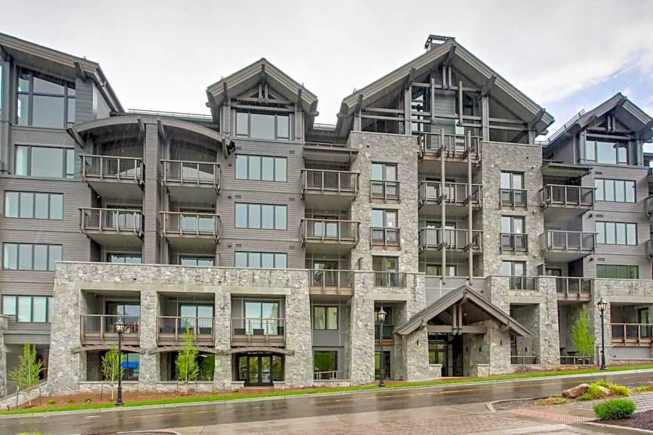 The Lion Vail