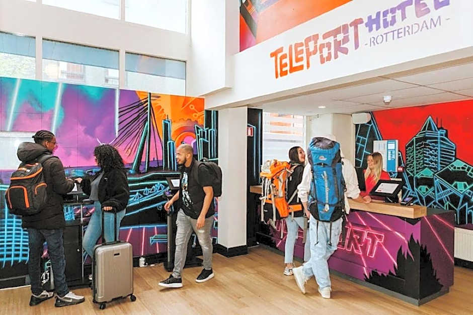 Rotterdam Teleport Hotel
