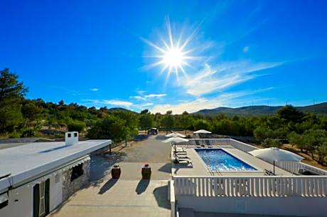House Natura - Retreat in the Trogirs hinterland