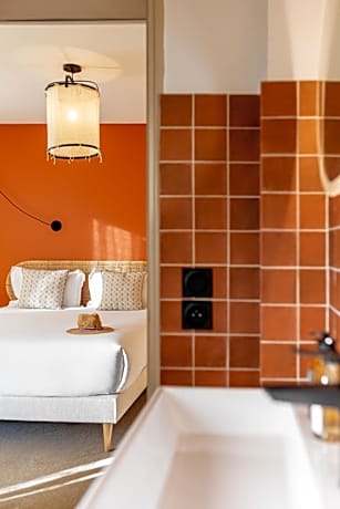 Hôtel La Garrigue & Bar Piscine