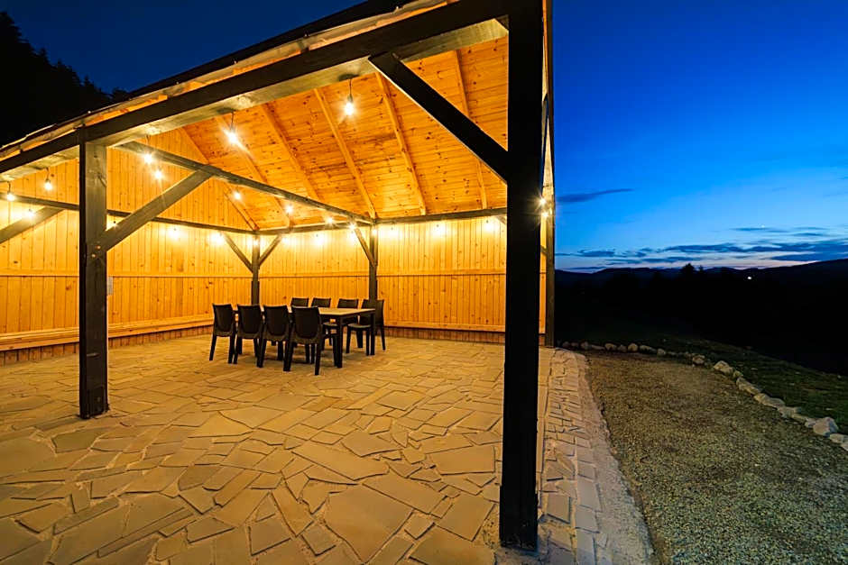 Stodoły Modyń - Domki w Beskidzie Wyspowym - staw kąpielowy, balia, sauna, grota solna - widok na góry