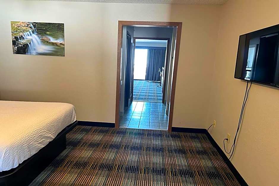 AmericInn by Wyndham Saint Ignace Lakefront