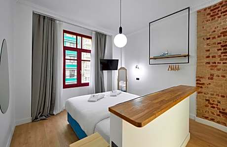 The Maroon Suite with Balcony