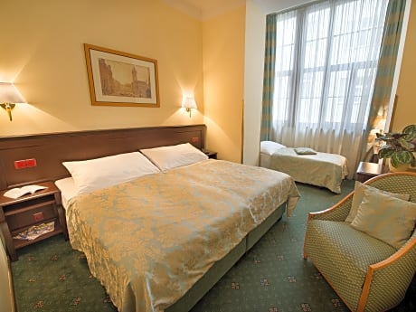 double room with extra bed